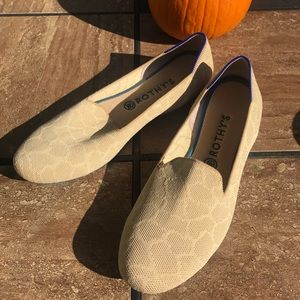 Rothy’s • Retired Sahara Gold Giraffe Print • Women’s size 12